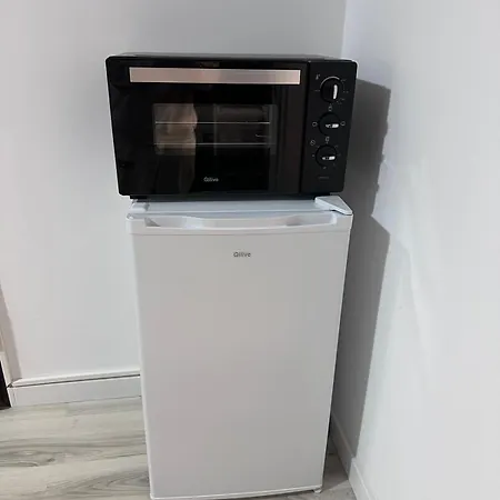 Cozy Black 1 Bedroom *