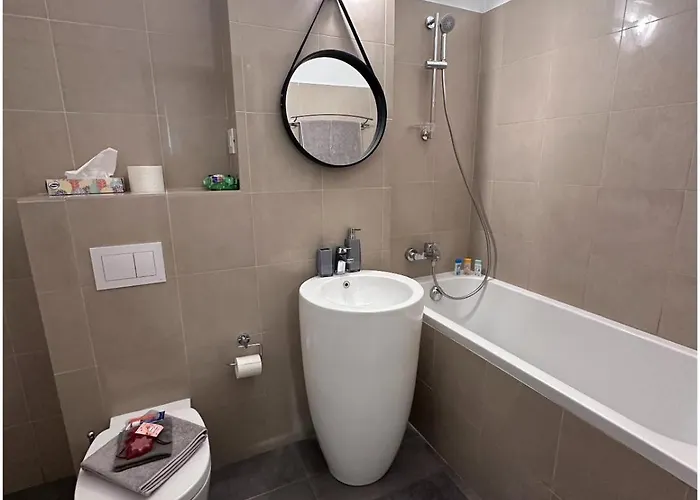 Cozy Black 1 Bedroom Apartment Bucharest